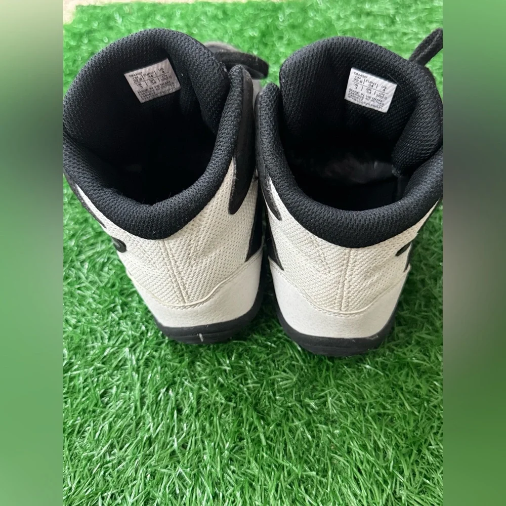 ASICS Kids‎ Black Sneakers Size 4